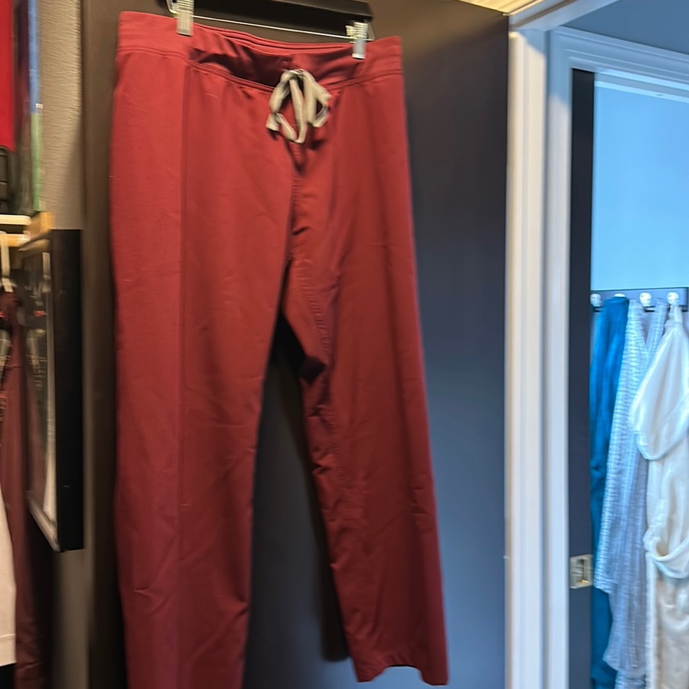 Figs scrub pants LP.